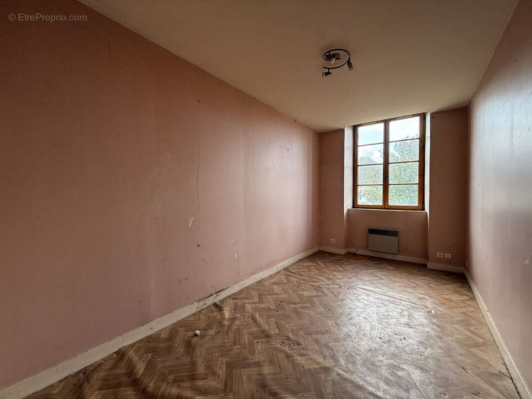 Appartement à SAINT-YRIEIX-LA-PERCHE