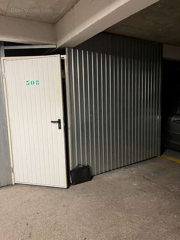 Parking à PARIS-14E