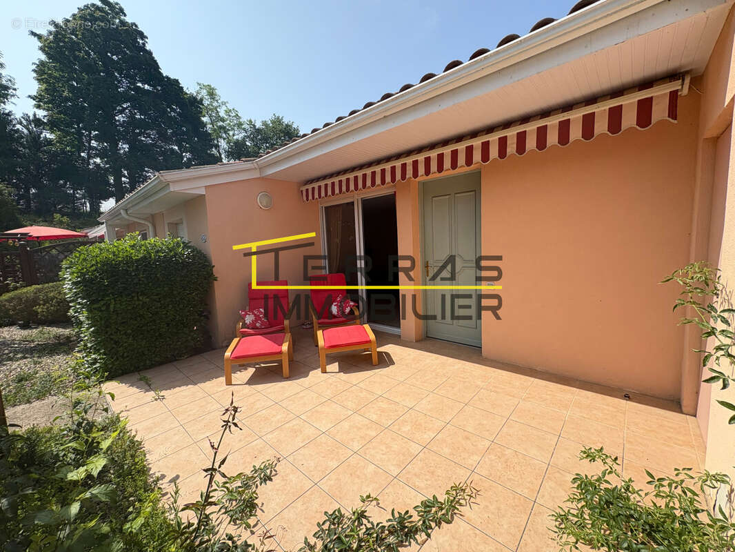 Maison à SAINT-PANTALEON-LES-VIGNES