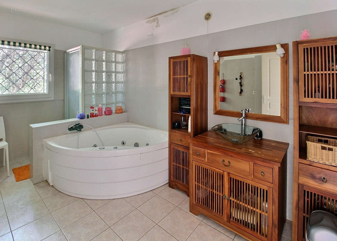 Maison à VIOLS-EN-LAVAL