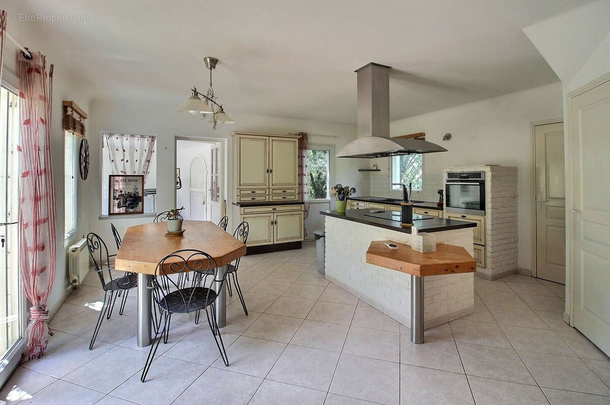 Maison à VIOLS-EN-LAVAL