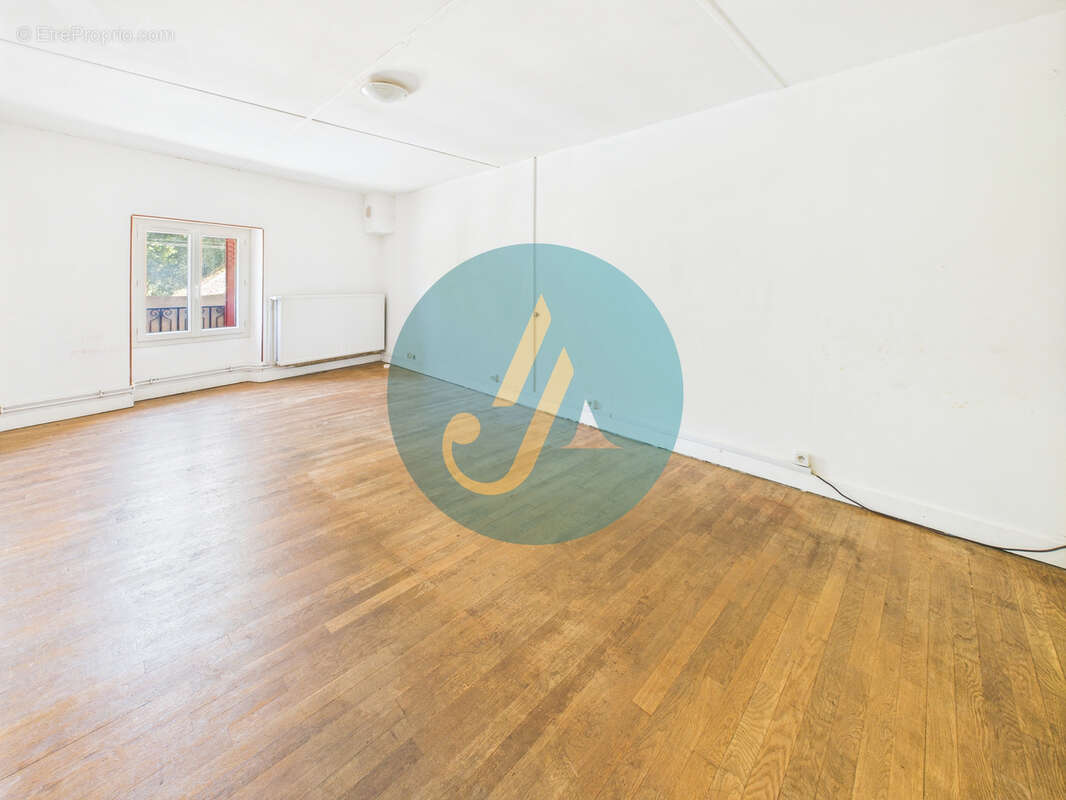 Maison à SAINT-AMAND-EN-PUISAYE