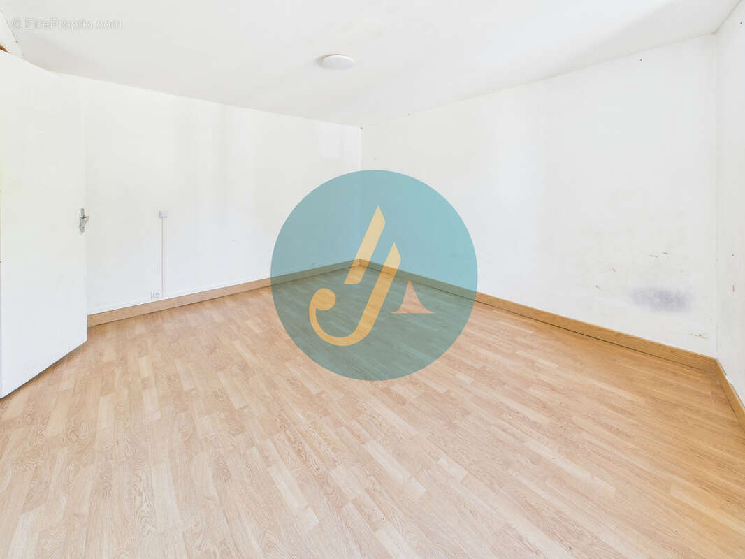 Maison à SAINT-AMAND-EN-PUISAYE