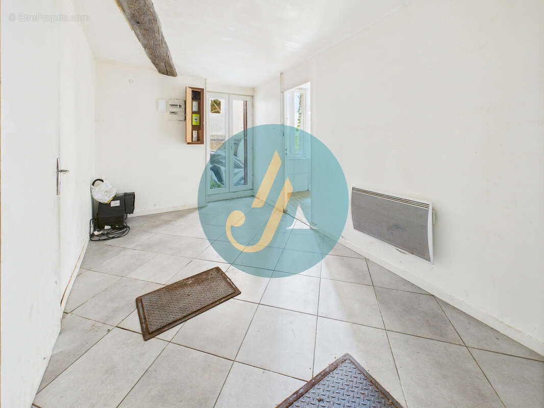 Maison à SAINT-AMAND-EN-PUISAYE