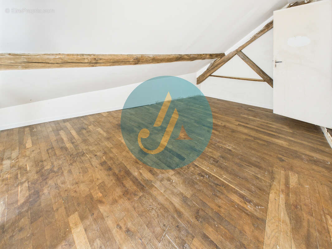 Maison à SAINT-AMAND-EN-PUISAYE