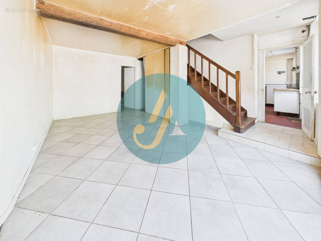 Maison à SAINT-AMAND-EN-PUISAYE