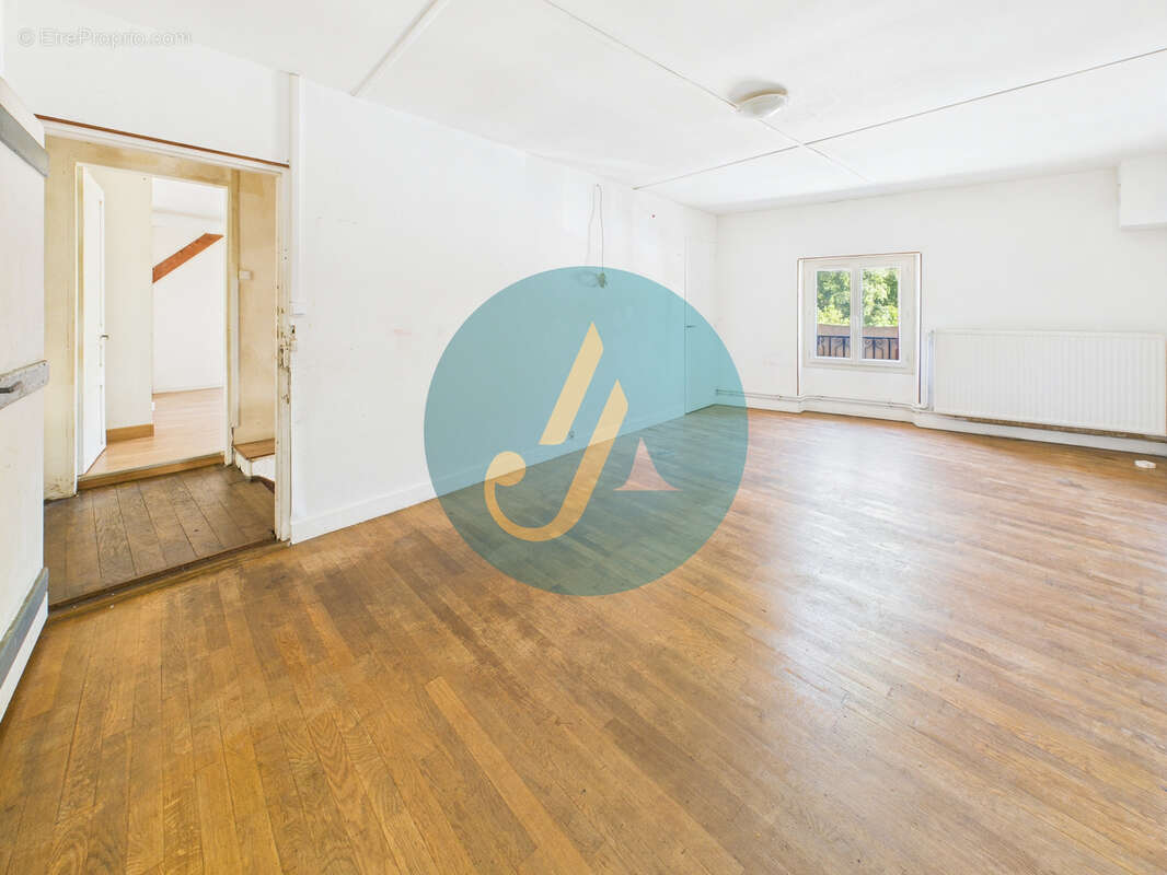 Maison à SAINT-AMAND-EN-PUISAYE