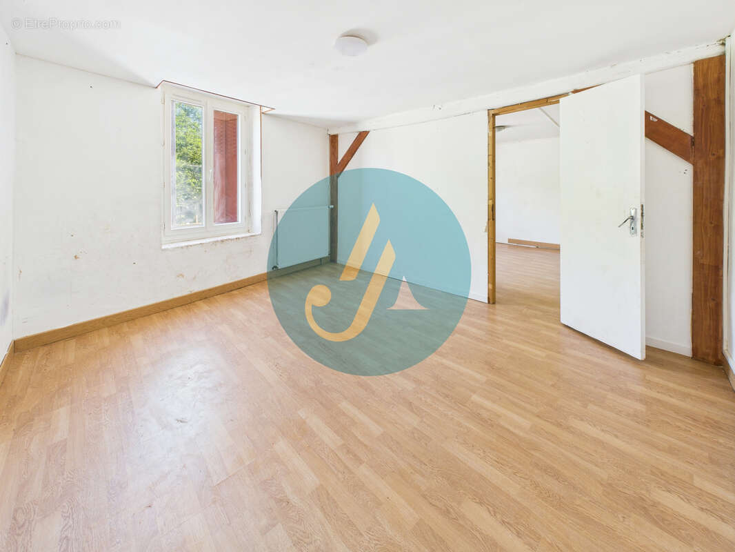 Maison à SAINT-AMAND-EN-PUISAYE