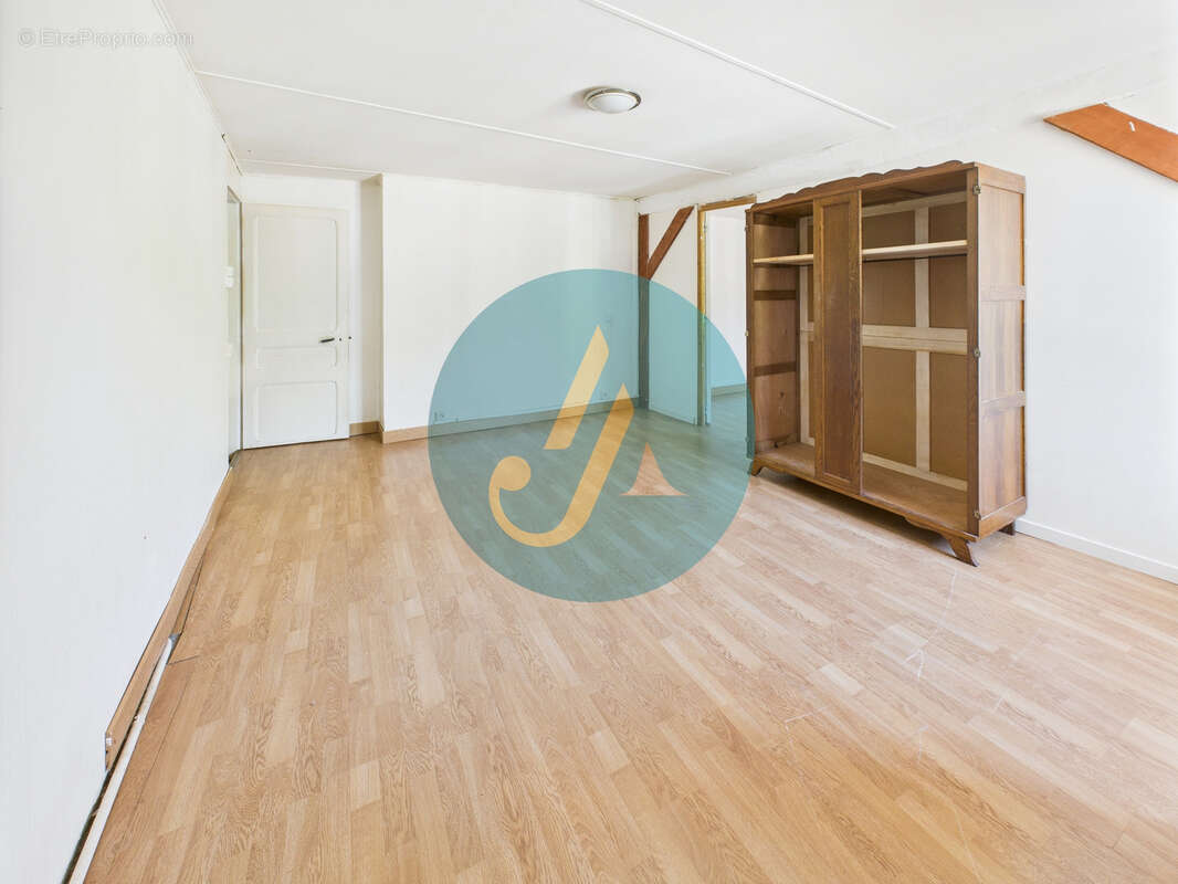 Maison à SAINT-AMAND-EN-PUISAYE