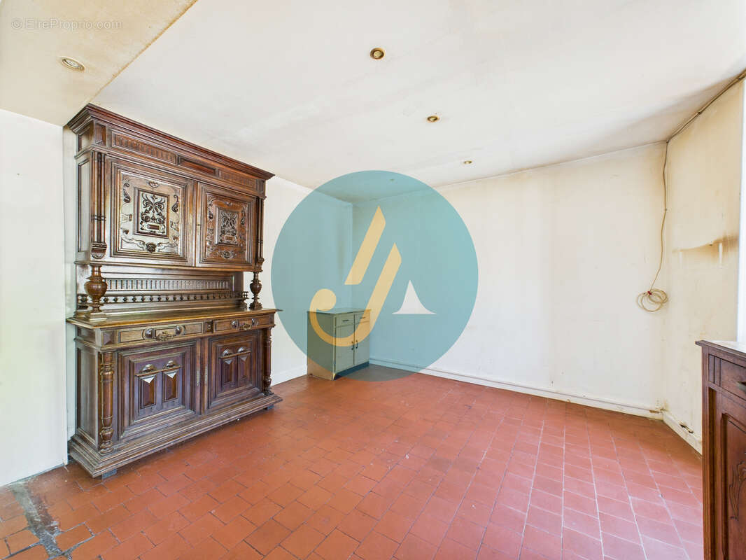 Maison à SAINT-AMAND-EN-PUISAYE