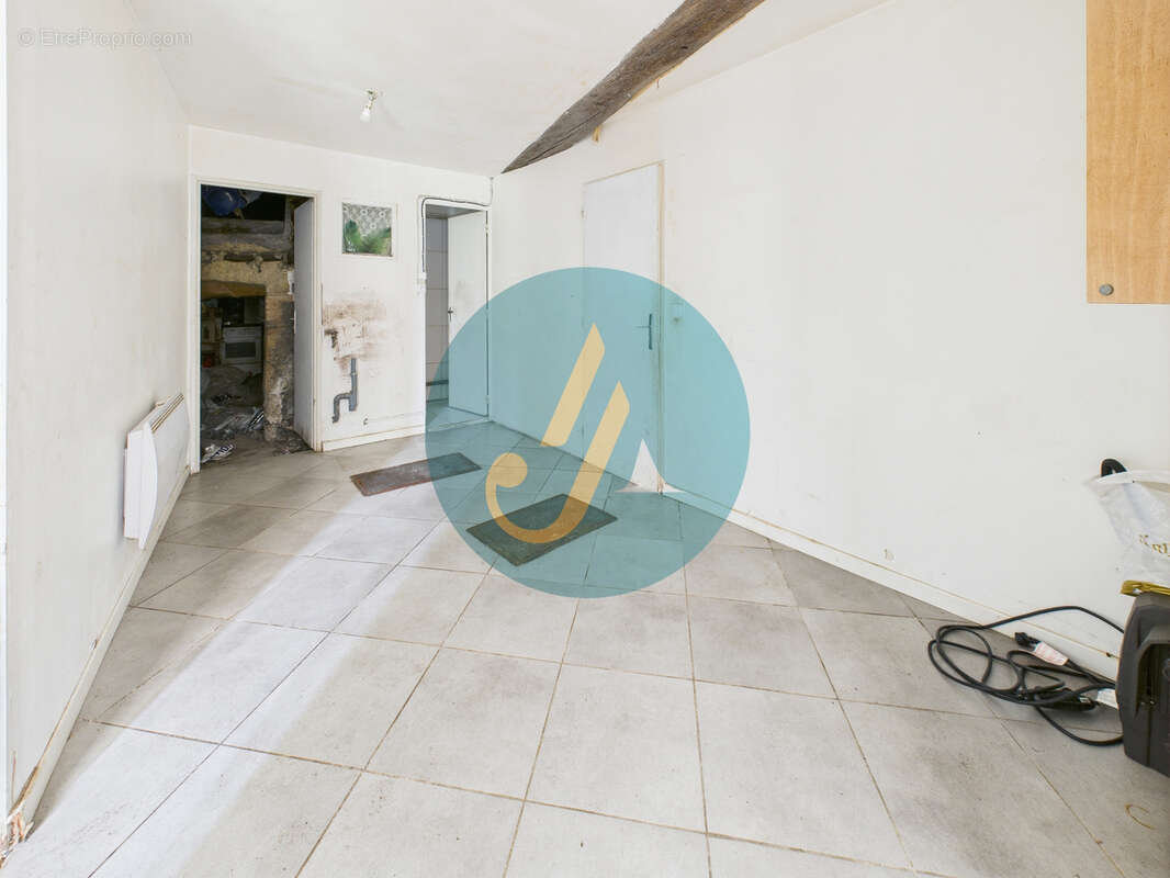 Maison à SAINT-AMAND-EN-PUISAYE