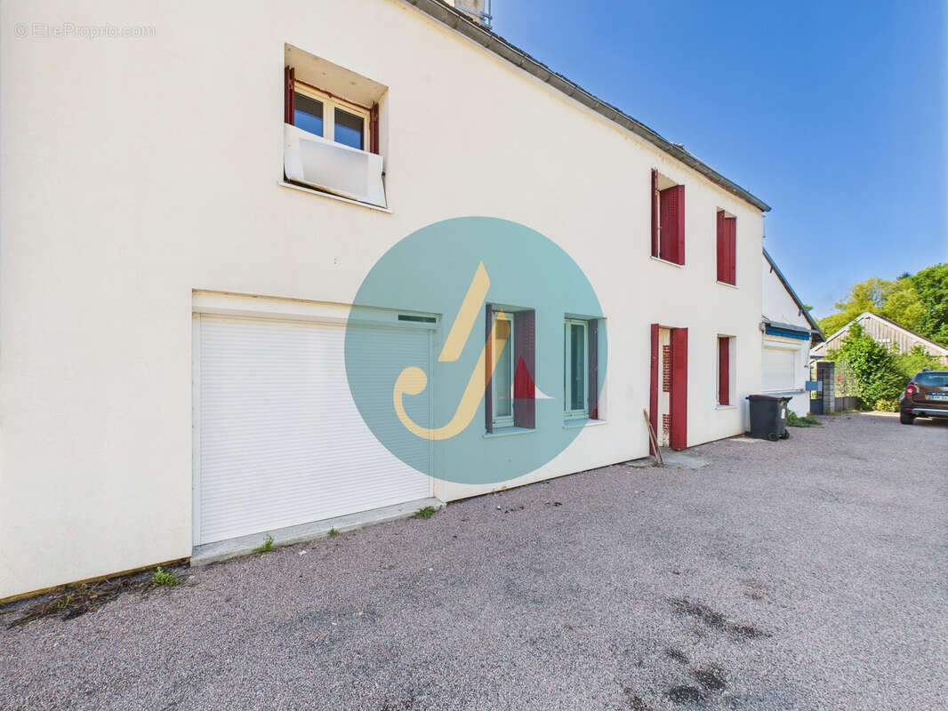 Maison à SAINT-AMAND-EN-PUISAYE