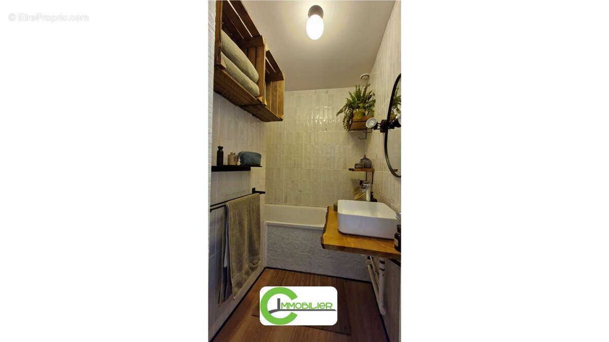 Maison à COURGENARD