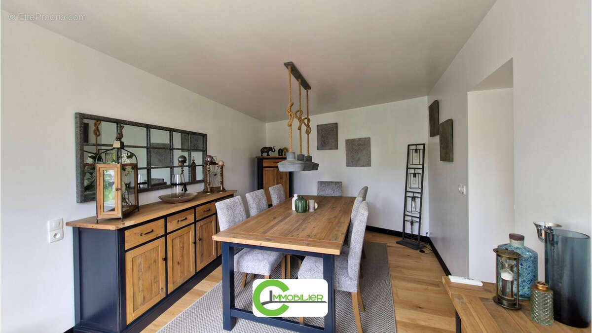 Maison à COURGENARD