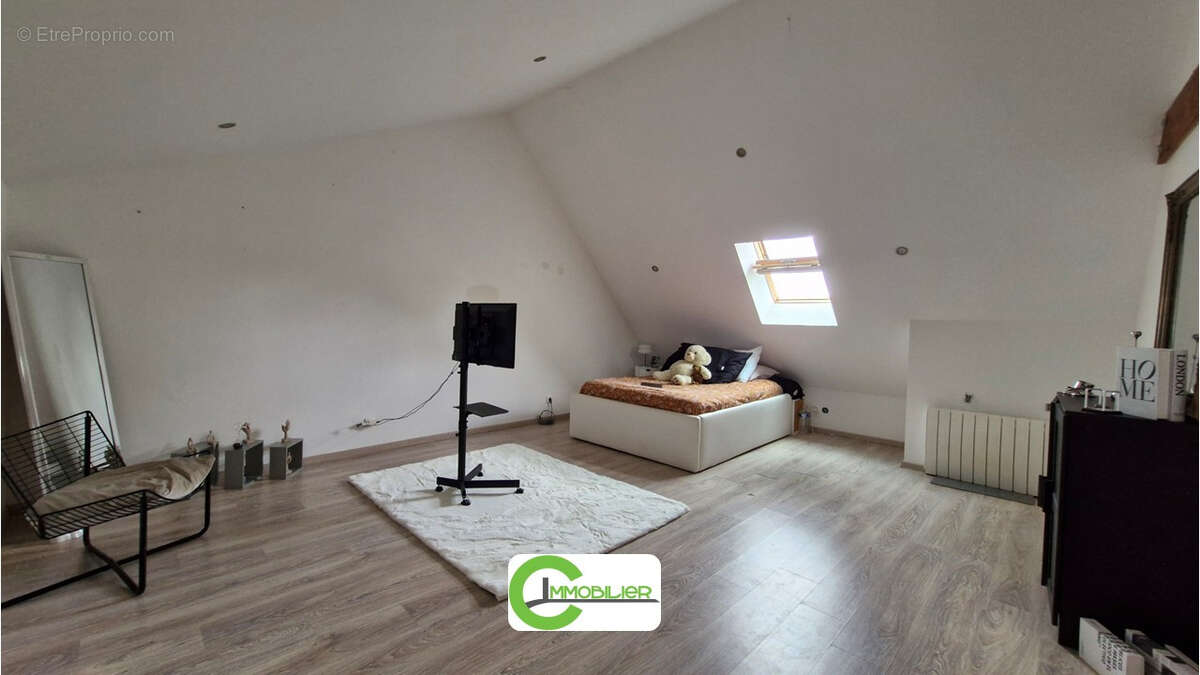 Maison à COURGENARD