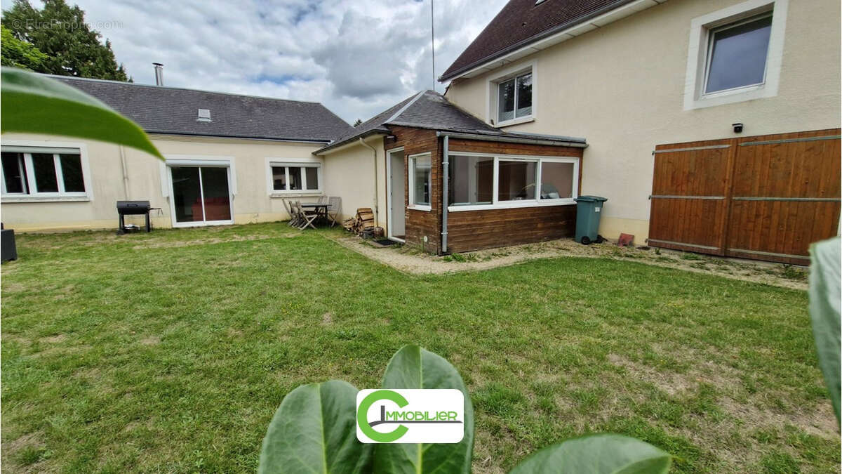 Maison à COURGENARD