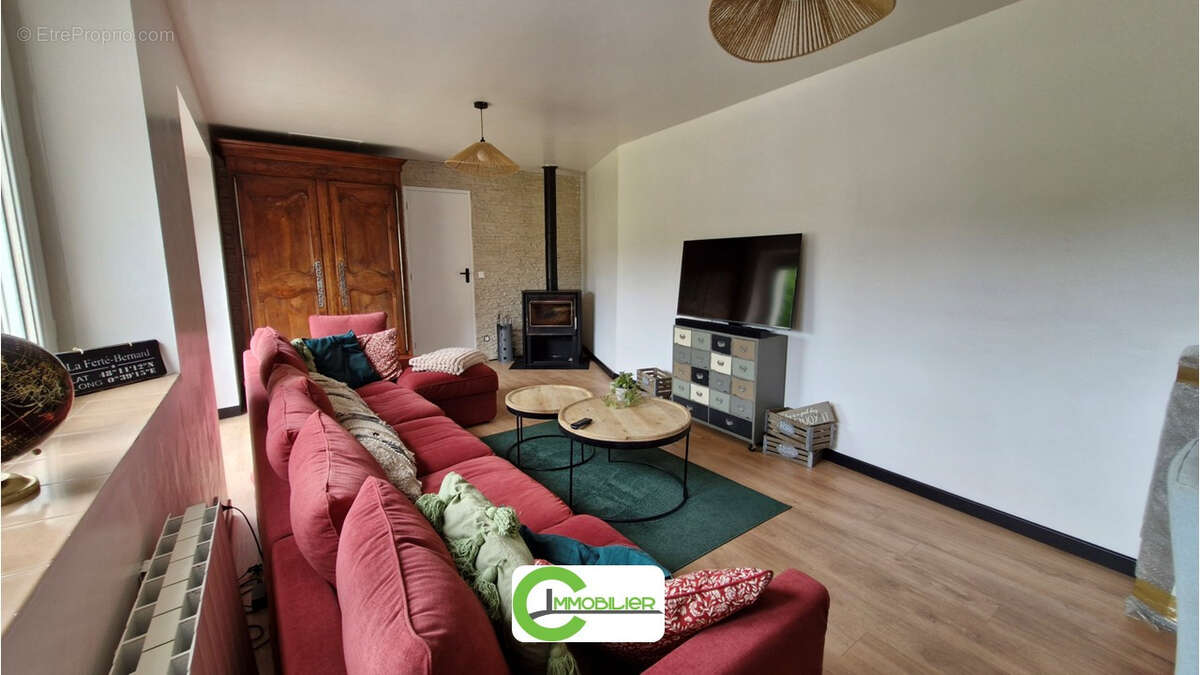 Maison à COURGENARD