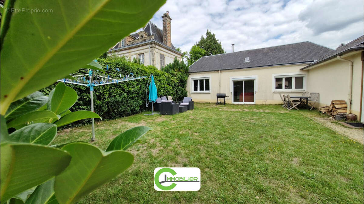 Maison à COURGENARD