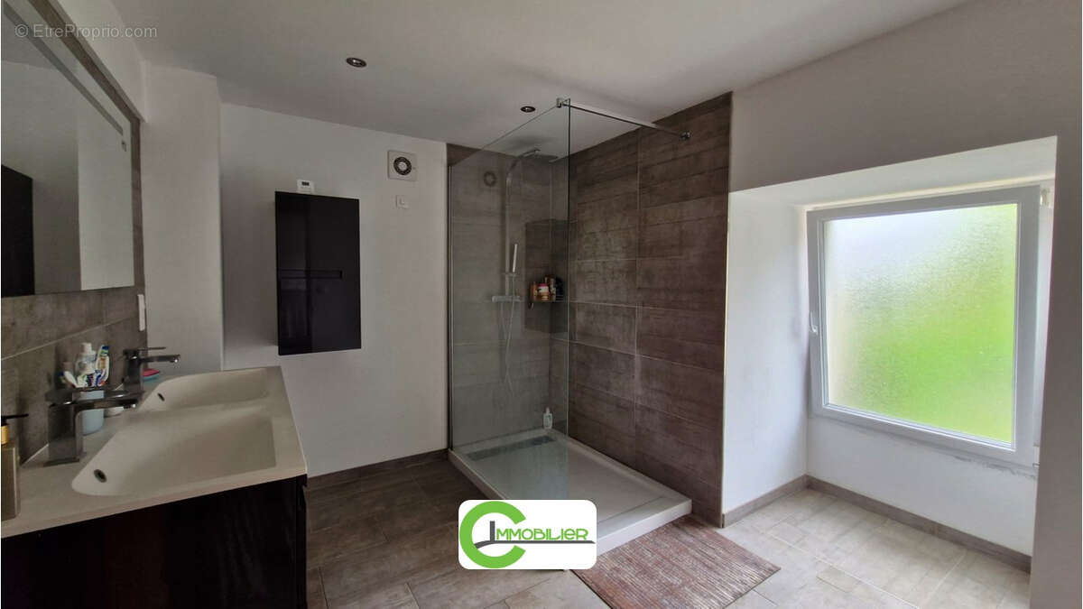 Maison à COURGENARD