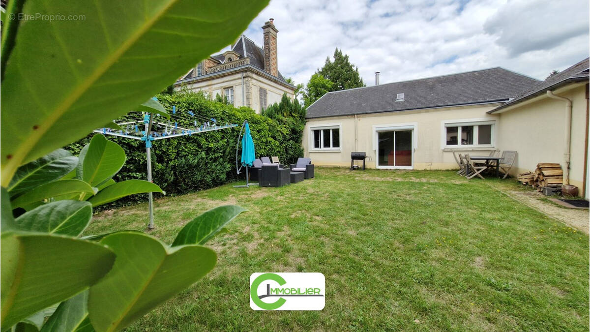 Maison à COURGENARD