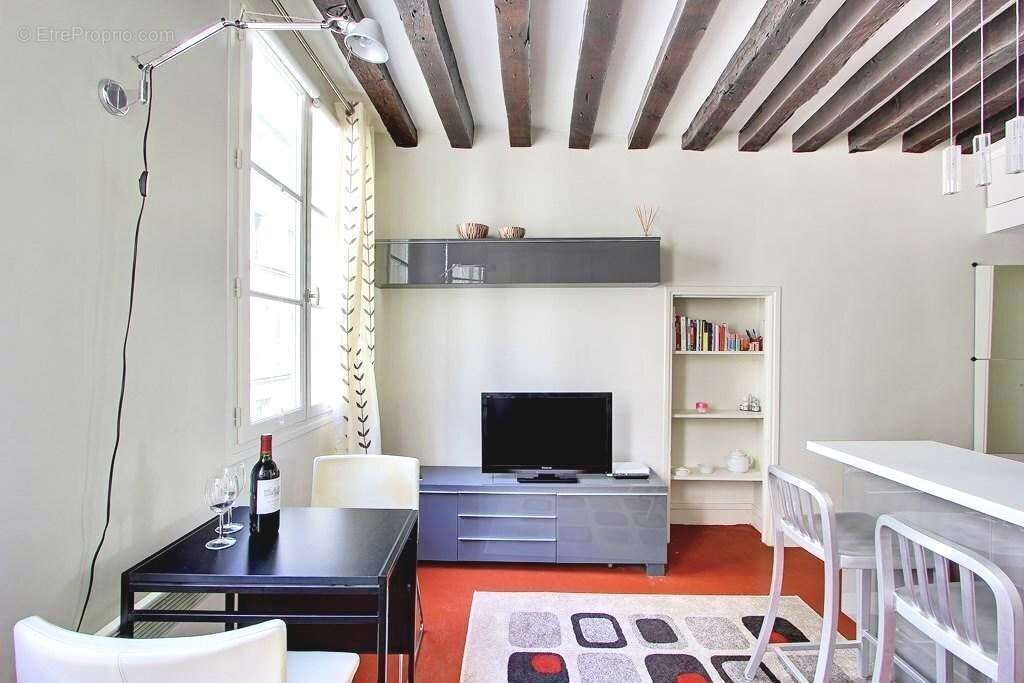 Appartement à PARIS-3E