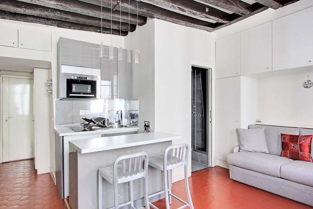 Appartement à PARIS-3E