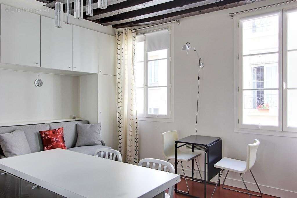Appartement à PARIS-3E