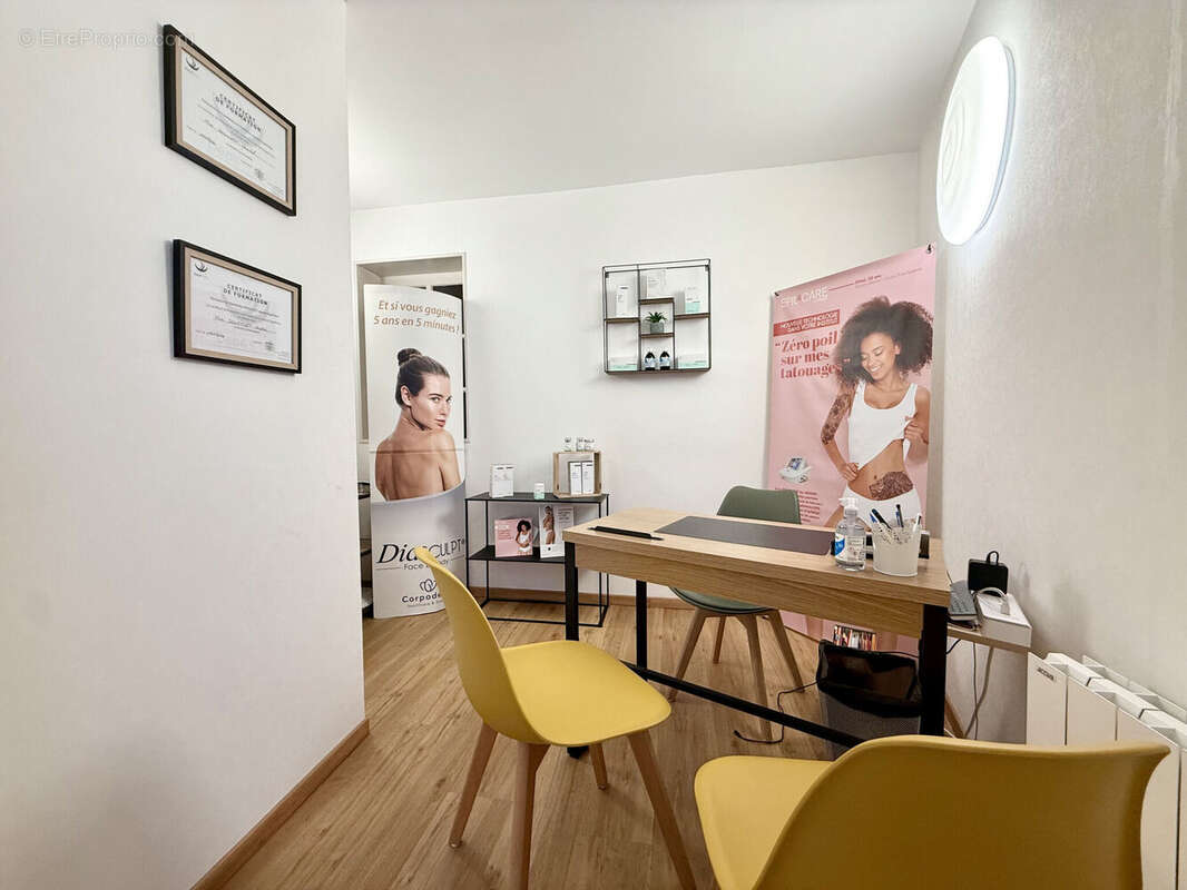 Photo 2 - Commerce à ROYE