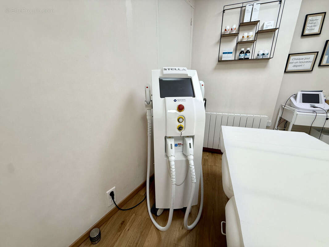 Photo 4 - Commerce à ROYE