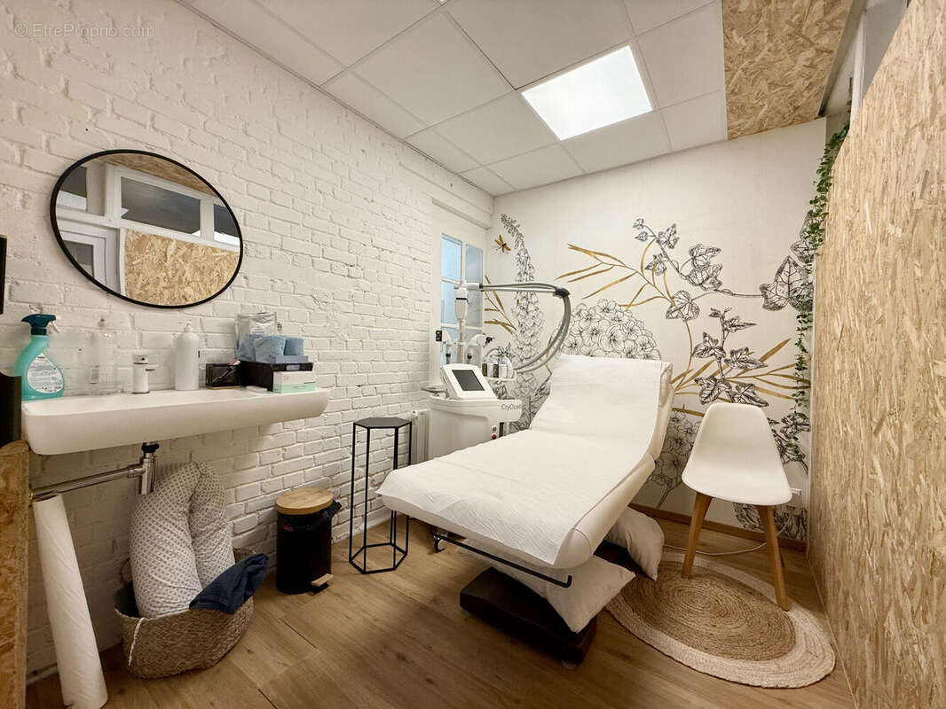 Photo 6 - Commerce à ROYE