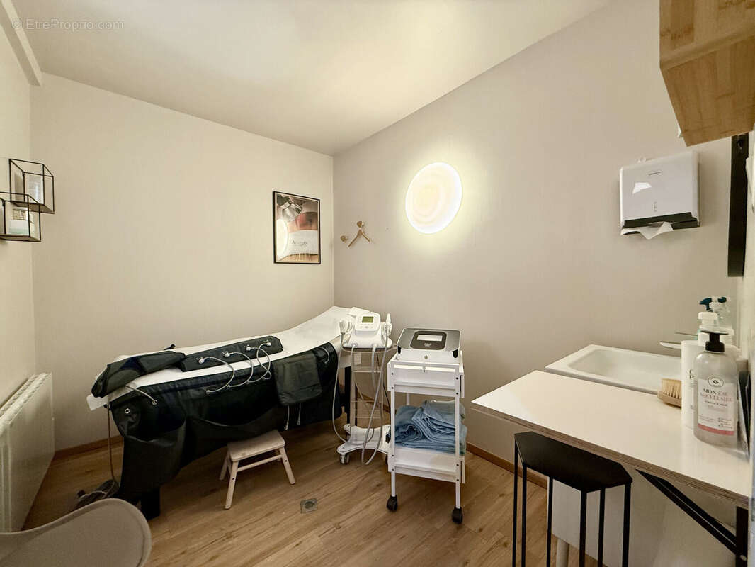 Photo 8 - Commerce à ROYE