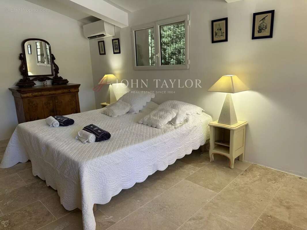 Maison à FONTVIEILLE