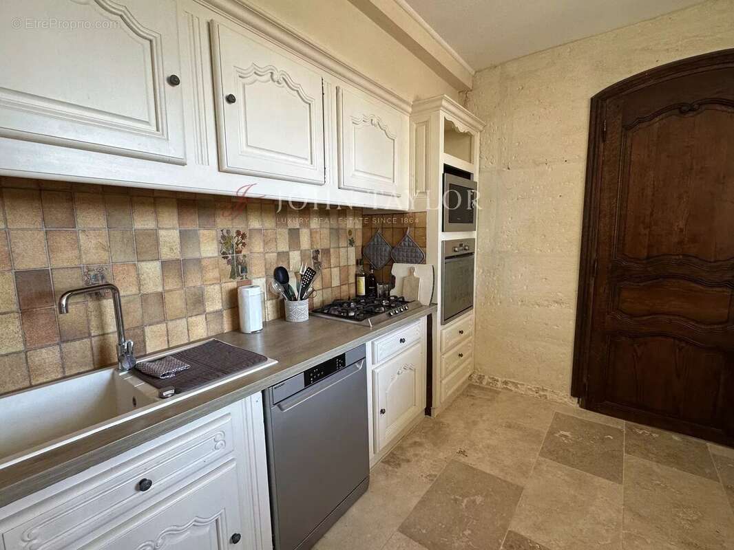 Maison à FONTVIEILLE