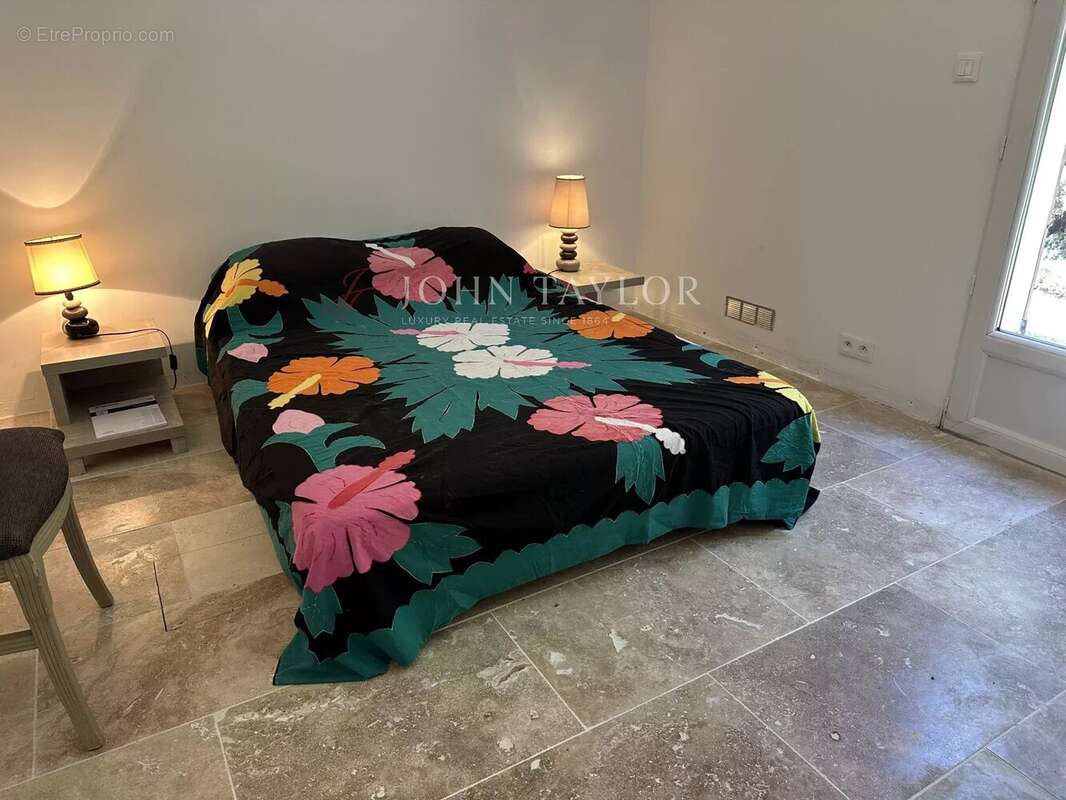 Maison à FONTVIEILLE