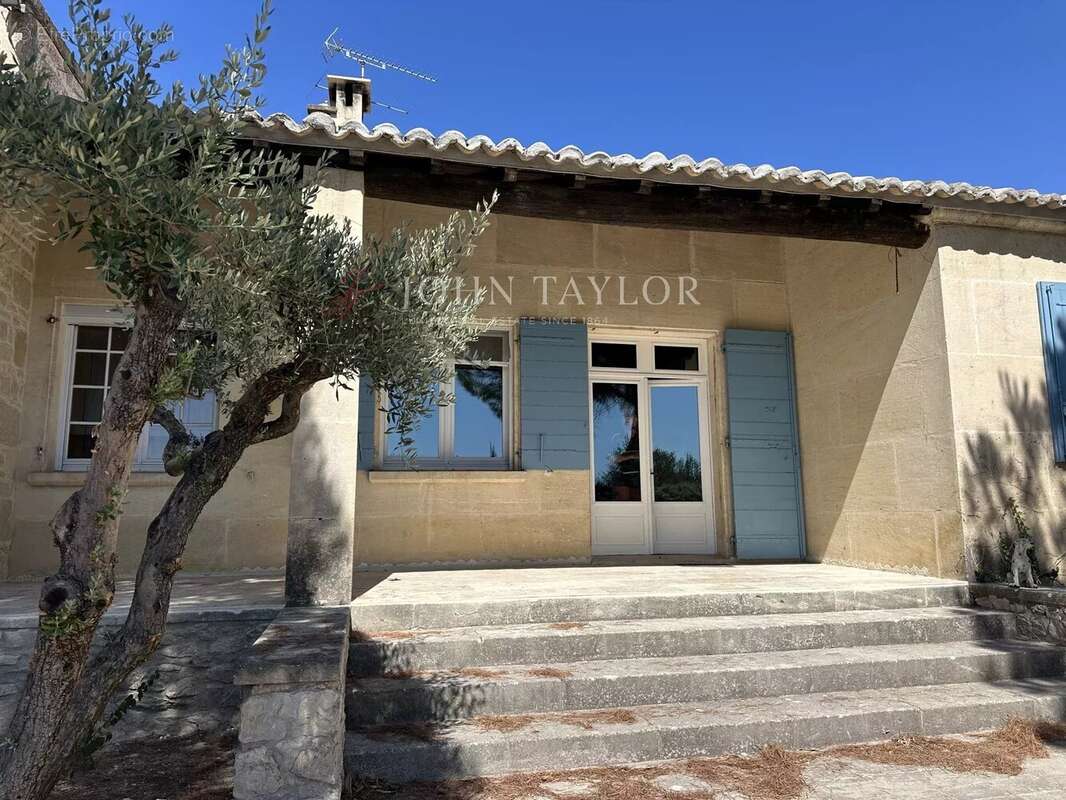 Maison à FONTVIEILLE