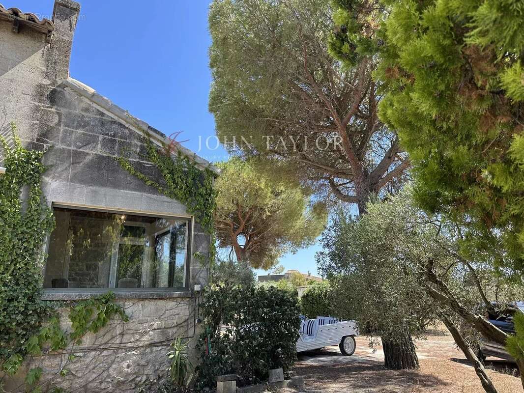 Maison à FONTVIEILLE