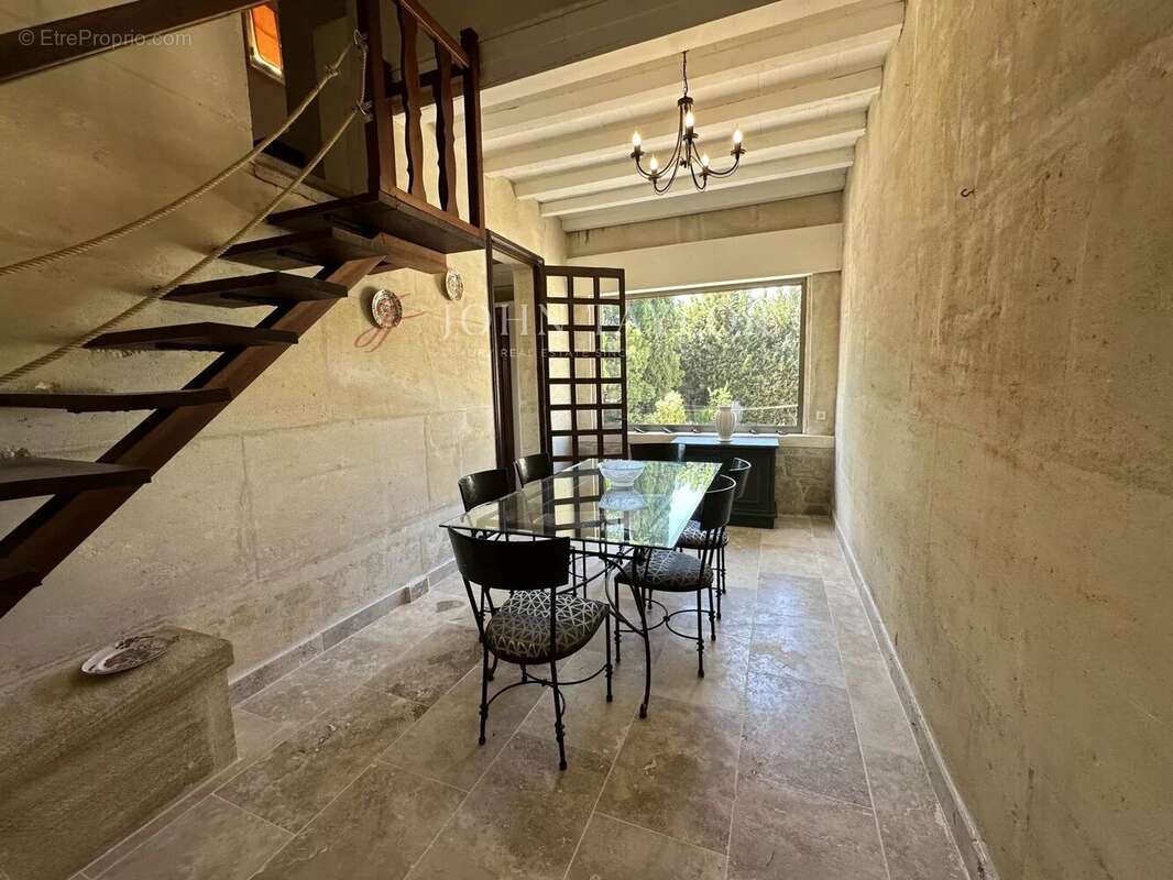 Maison à FONTVIEILLE