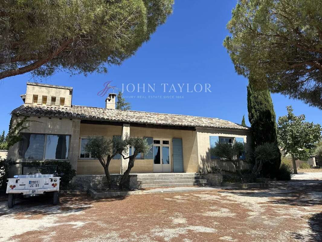 Maison à FONTVIEILLE