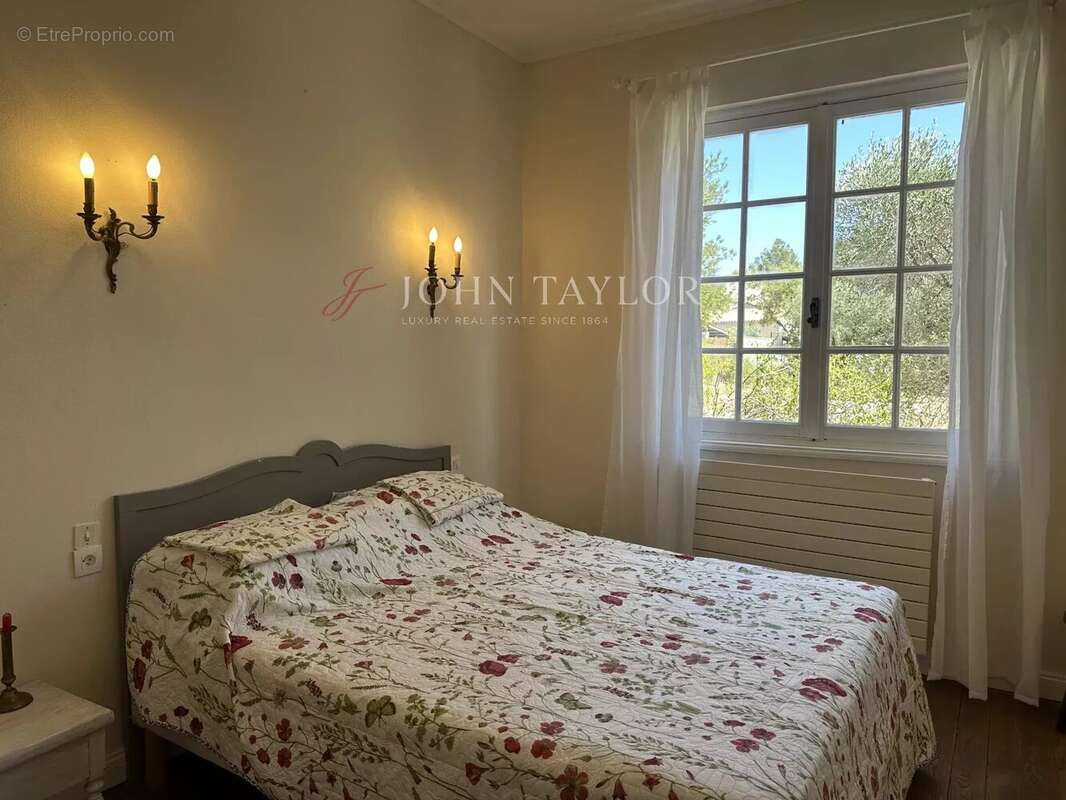 Maison à FONTVIEILLE