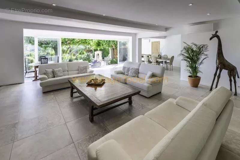 Maison à PLAN-DE-LA-TOUR