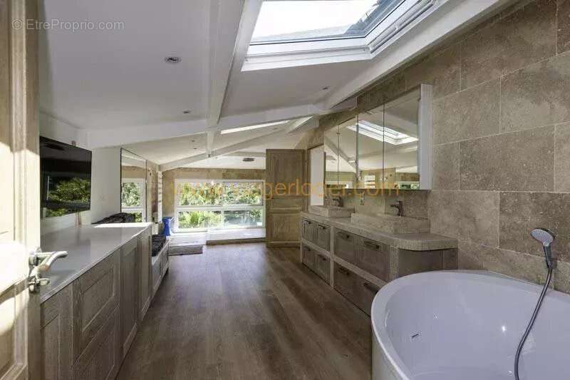 Maison à PLAN-DE-LA-TOUR