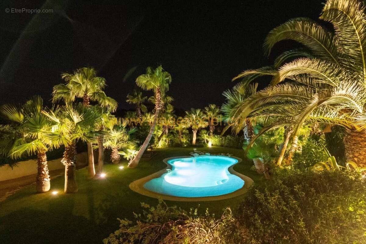 Maison à PLAN-DE-LA-TOUR