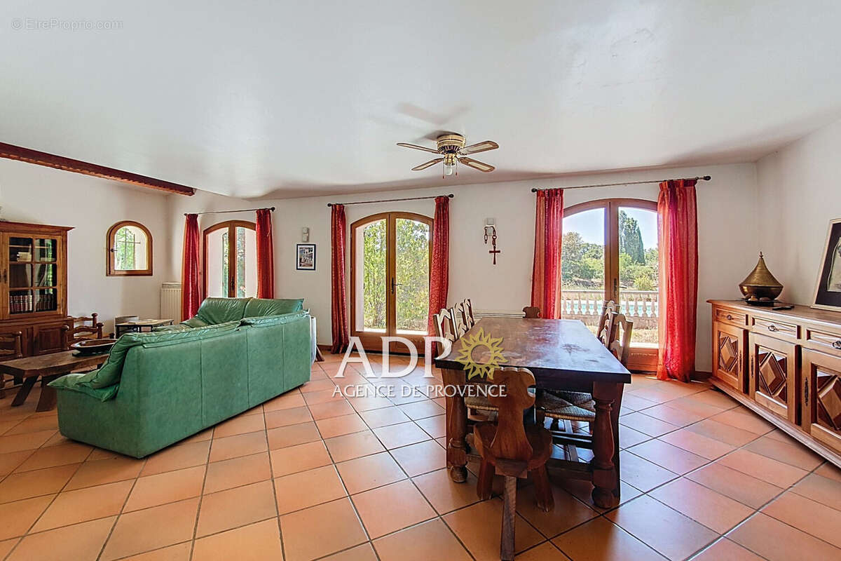 Maison à MONTAUROUX