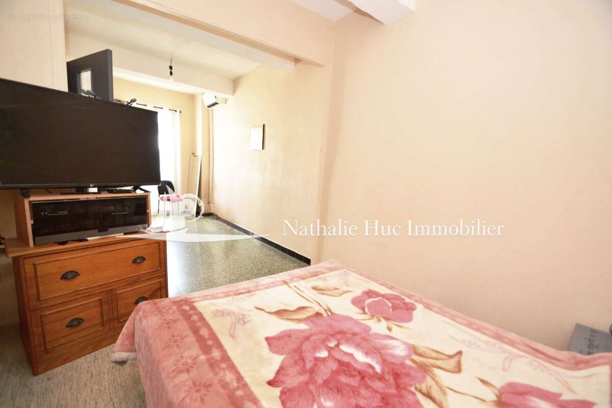 Maison à SAINT-LAURENT-DE-LA-SALANQUE