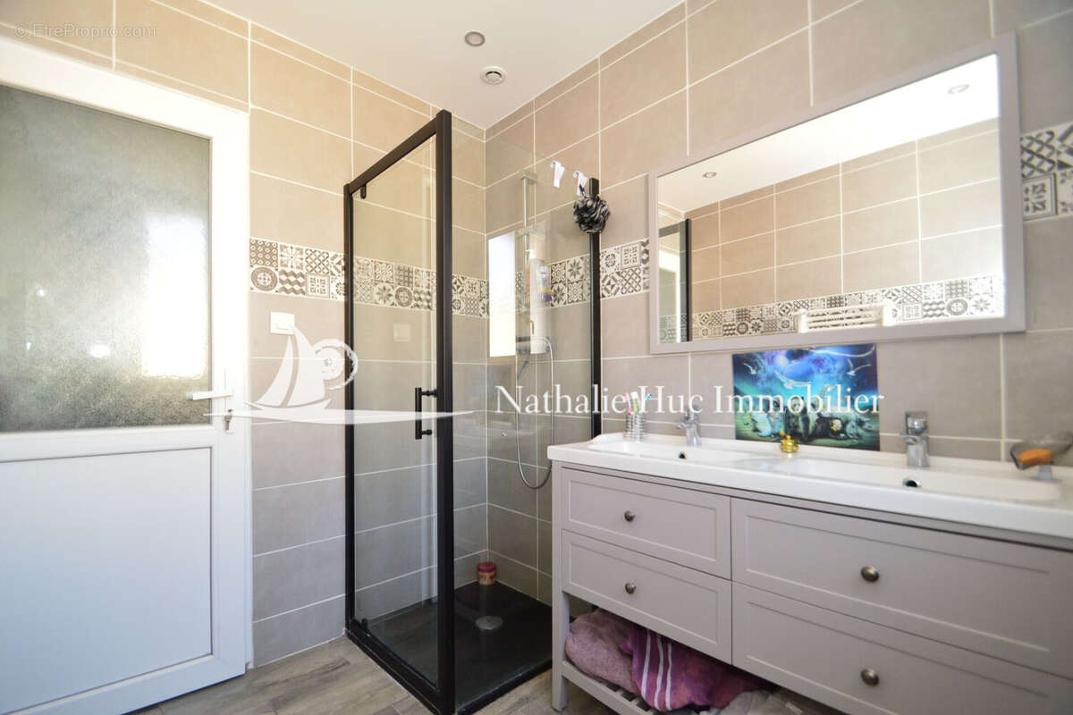 Maison à SAINT-LAURENT-DE-LA-SALANQUE