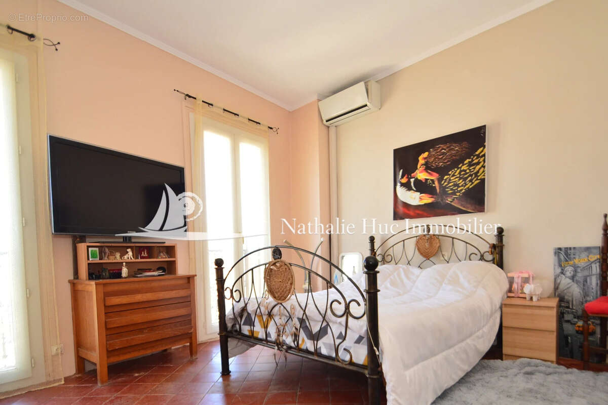 Maison à SAINT-LAURENT-DE-LA-SALANQUE