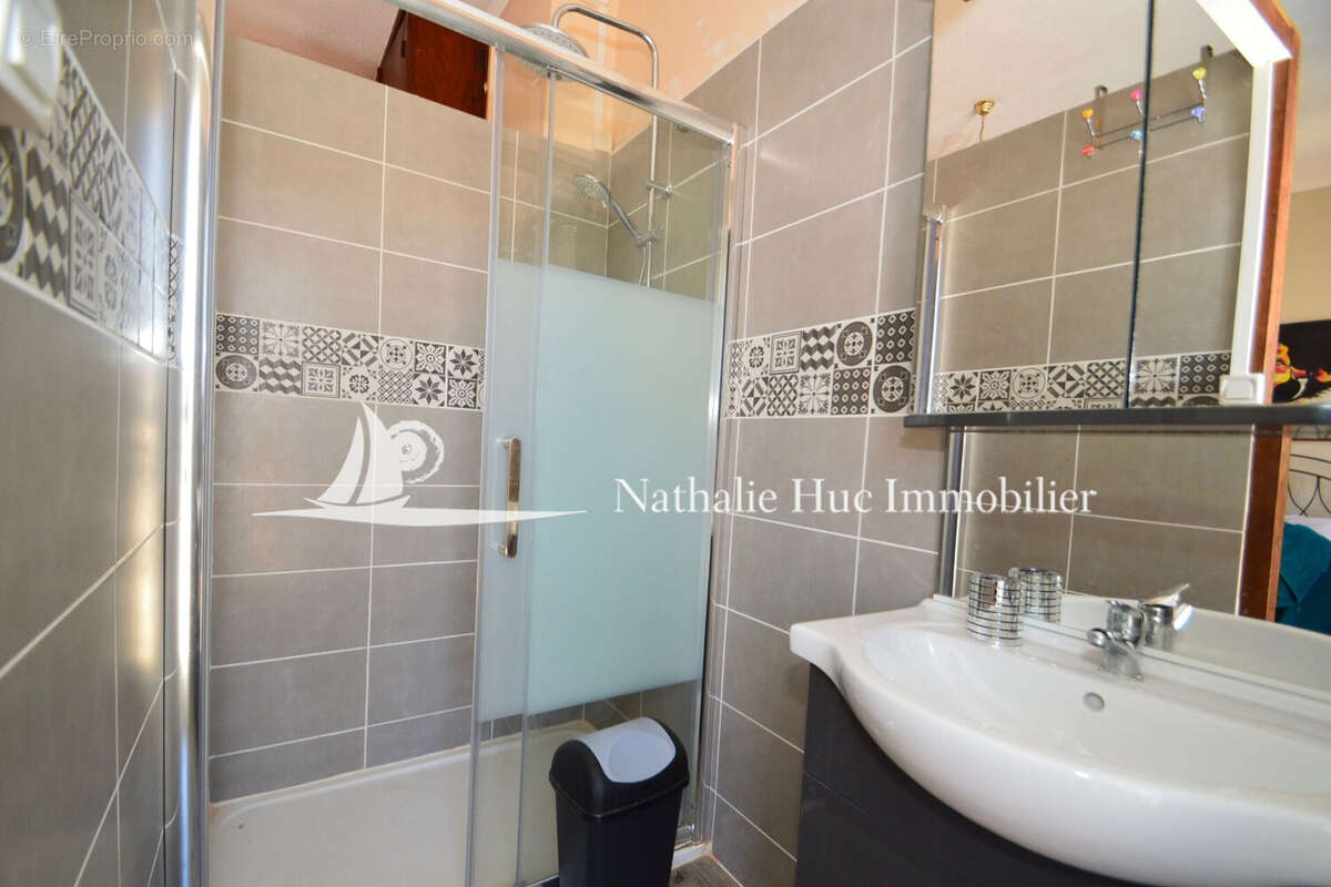 Maison à SAINT-LAURENT-DE-LA-SALANQUE