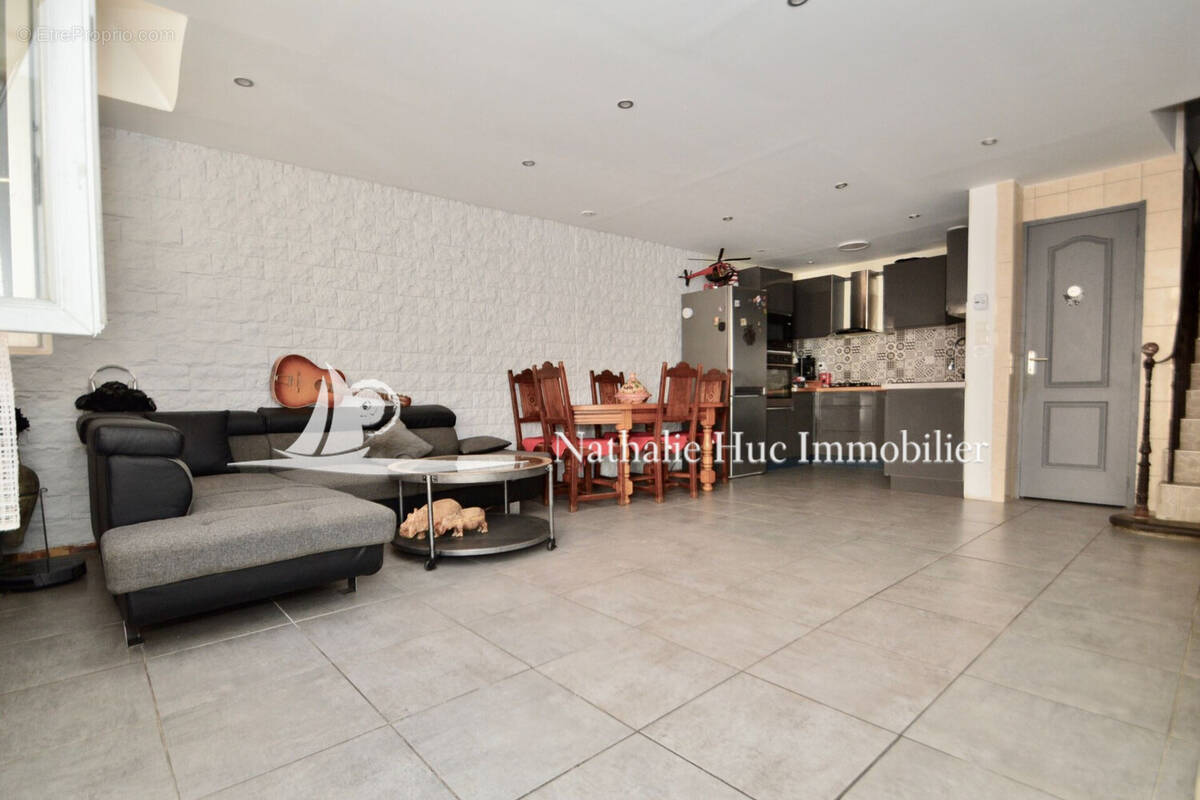 Maison à SAINT-LAURENT-DE-LA-SALANQUE