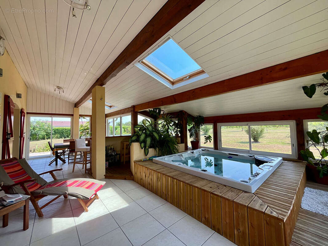 Maison à VILLENEUVE-DE-MARSAN