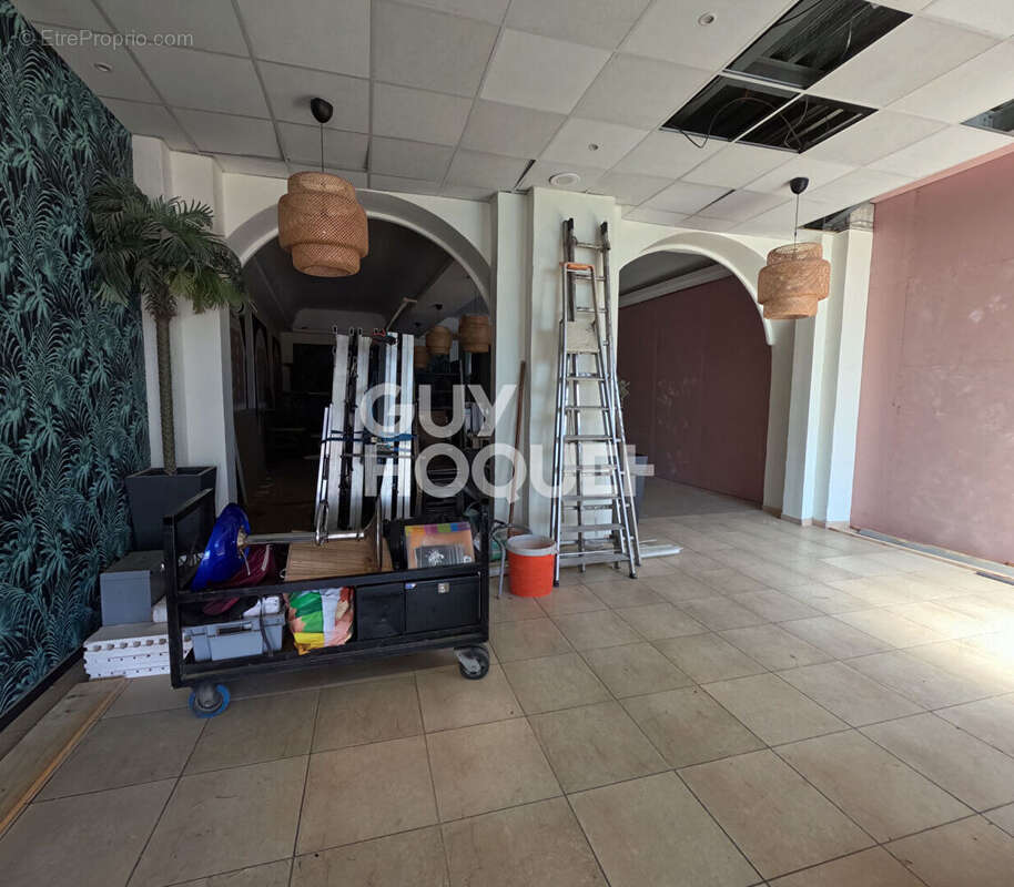 Commerce à CANET-EN-ROUSSILLON